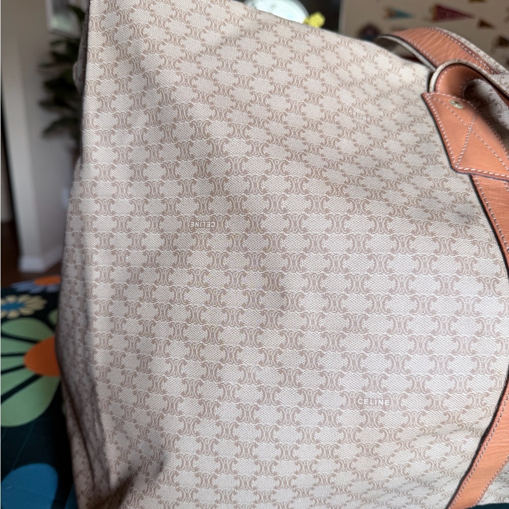 CELINE DUFFLE BAG IN VERY GOOD VINTAGE CONDITION. - Picture 3 of 13
